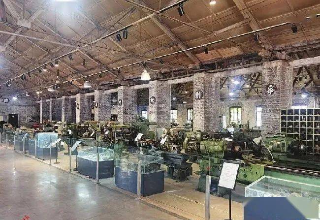 兵工厂下：体验真实的战争场景，感受刺激！