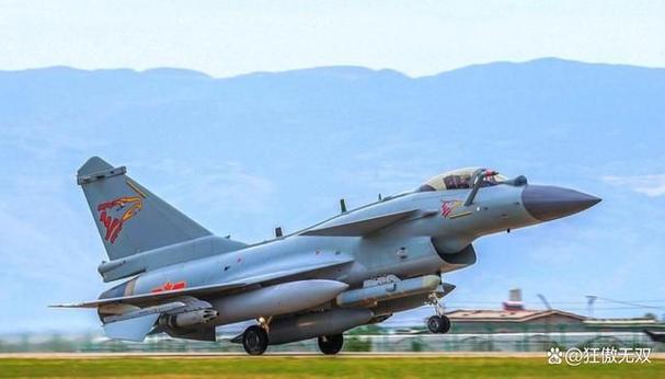 f22雷霆战机3哪个版本好？对比分析帮你选！