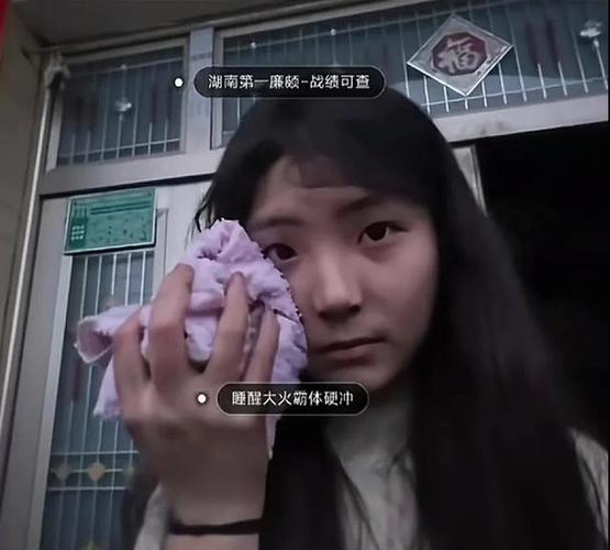 绝地逃生：大年初三火灾，00后上演惊险逃生！