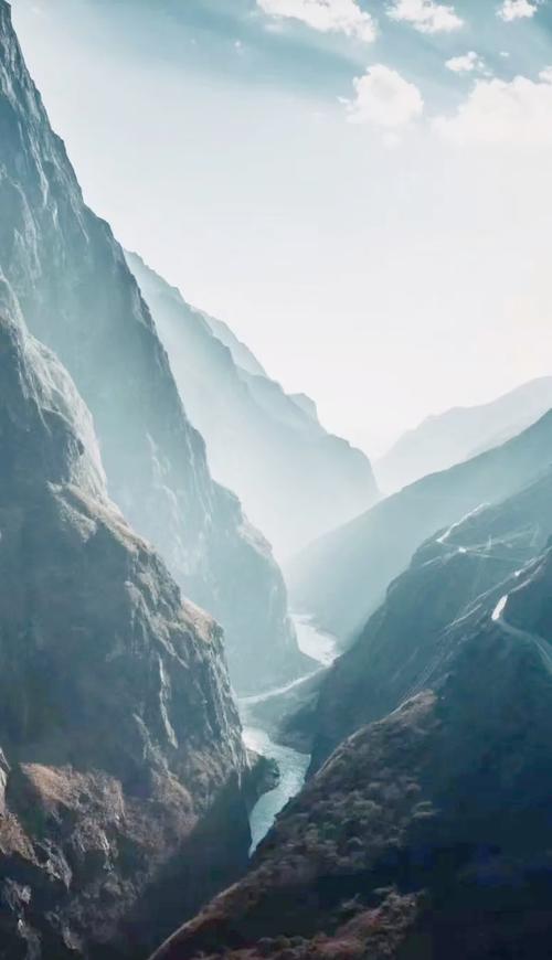 探秘女王谷：震撼人心的高山峡谷奇观