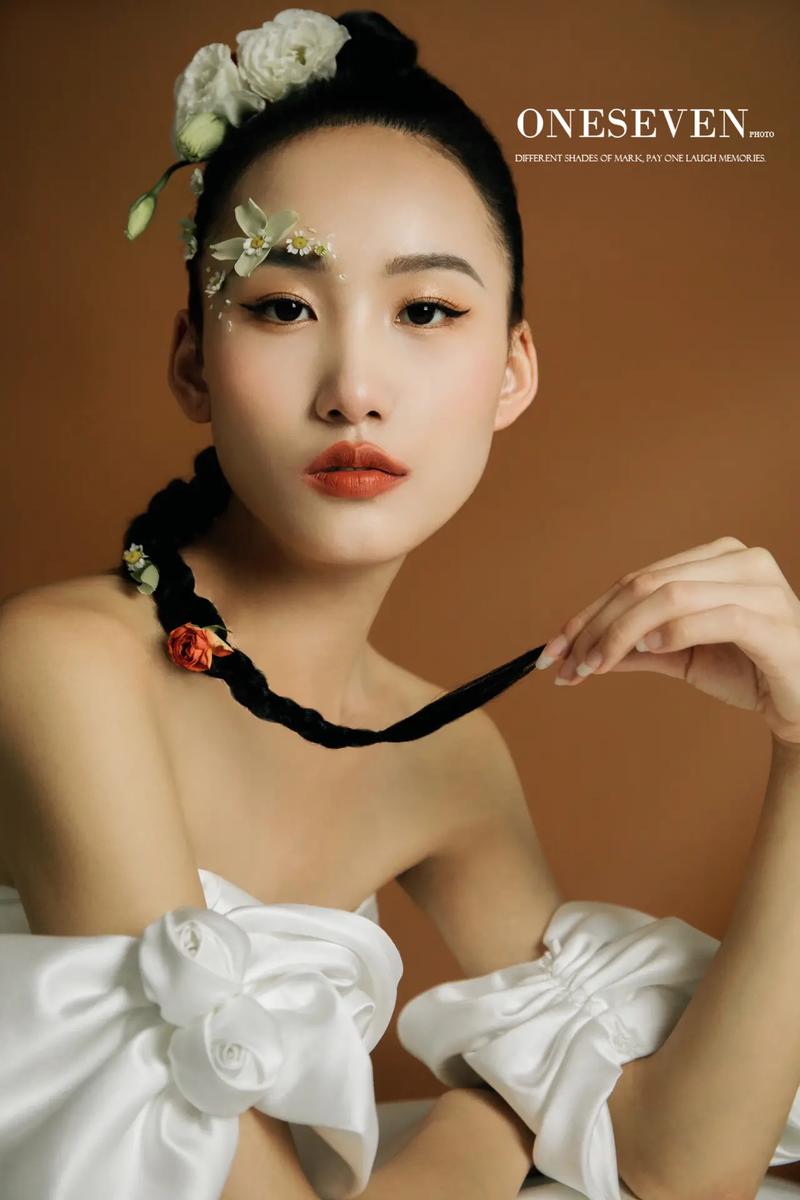 想拥有杂志封面妆容？手机化妆就能轻松实现！