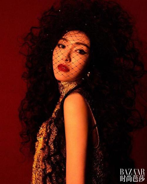 想拥有杂志封面妆容？手机化妆就能轻松实现！