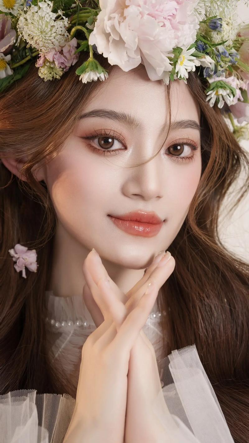 想拥有杂志封面妆容？手机化妆就能轻松实现！