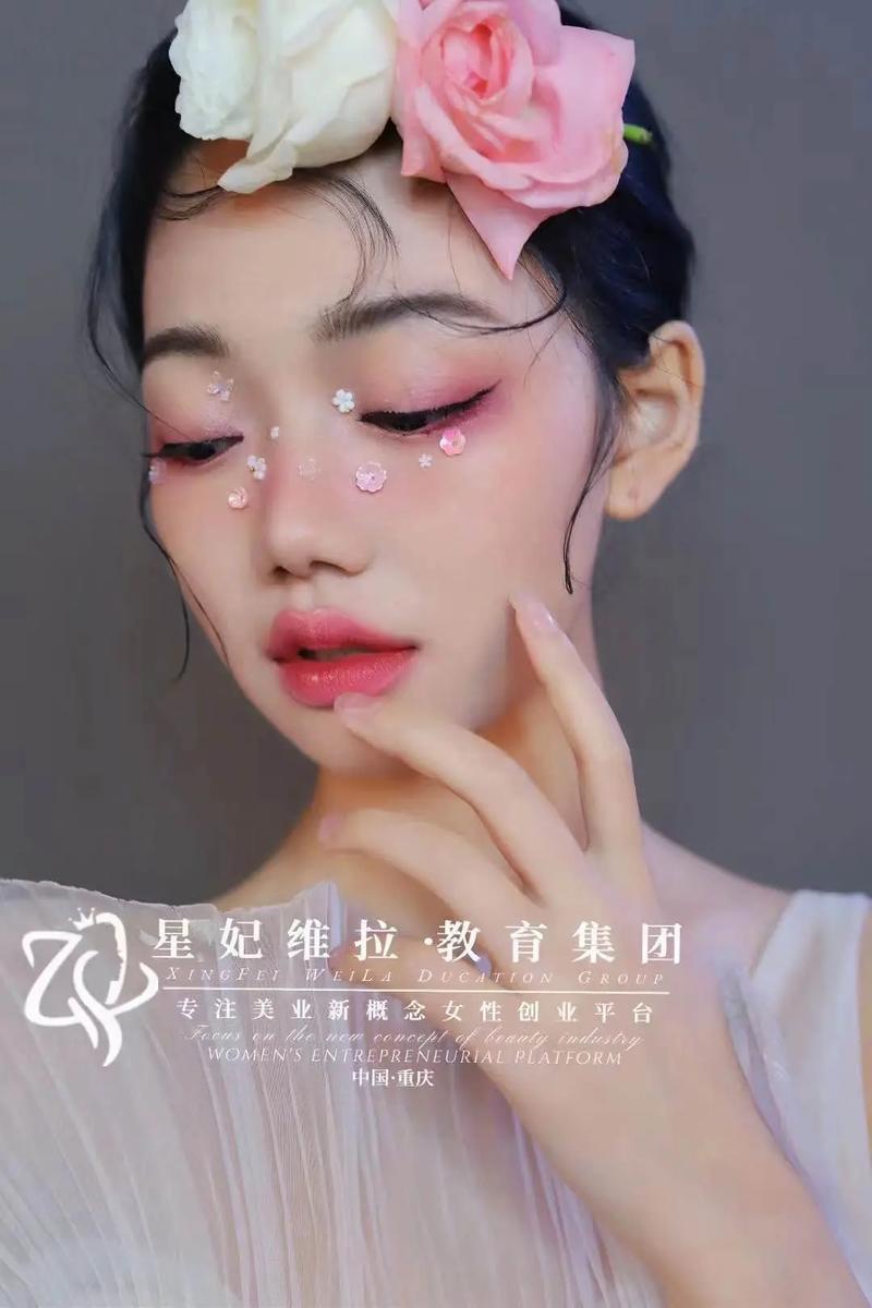 想拥有杂志封面妆容？手机化妆就能轻松实现！