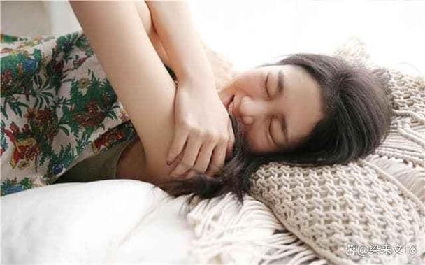 女友不想陪你睡？教你如何轻松化解尴尬