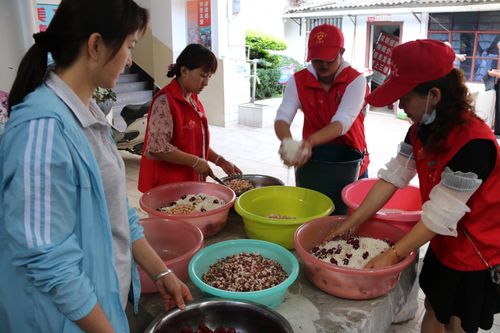 点心桌面主题大全：个性化你的电脑桌面，主题任你选！