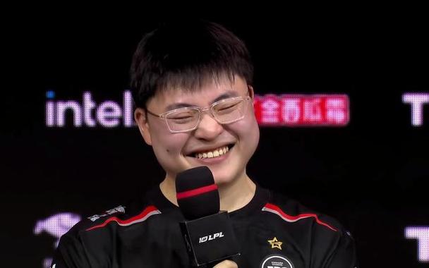 Uzi是谁？英雄联盟传奇ADC简自豪的辉煌人生