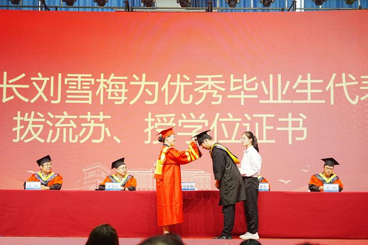 为什么毕业典礼要拨流苏？拨流苏的寓意和象征意义