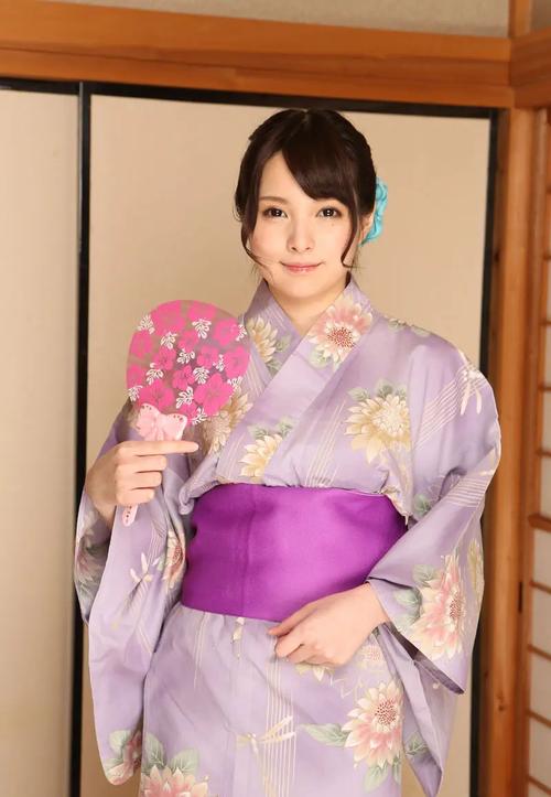 揭秘坂口みほの：从出道到巅峰的精彩人生旅程