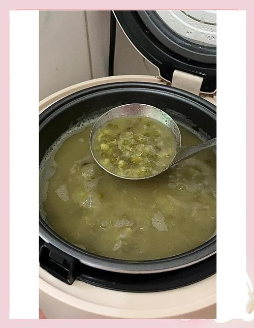 解暑神器：在家轻松煮出碧绿清澈的绿豆汤