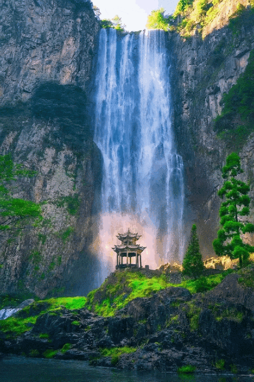 瀑布动态壁纸：超高清美景，震撼你的桌面！