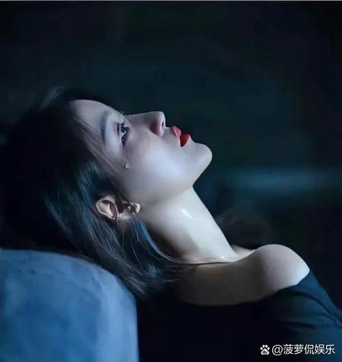 我在凌晨三点，泪流满面，想起了你