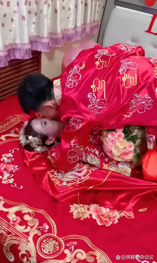 新娘大爆发！婚礼现场怒追逃婚新郎