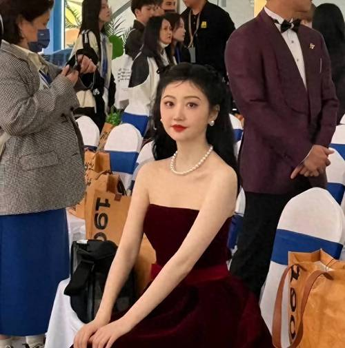36岁童姥逆生长秘诀？网友惊呼：少女感十足！