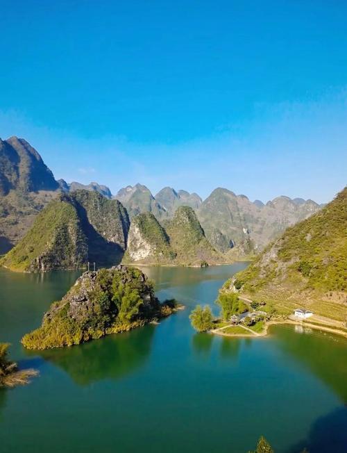 清凌凌的水：畅游山水，感受清凌凌的快乐