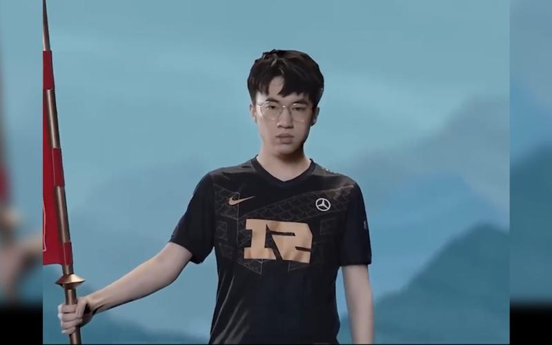 RNG小虎的未来之路：是继续征战还是选择退役？