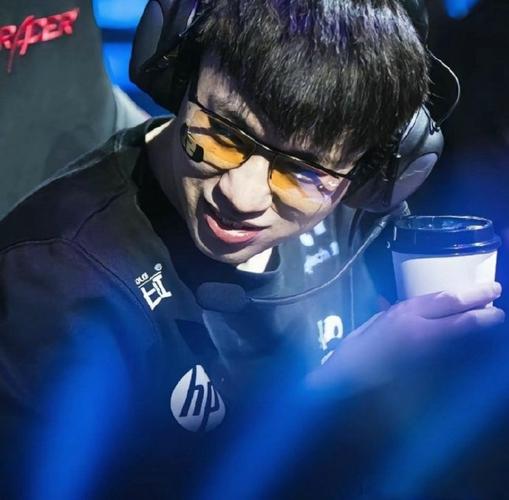 RNG小虎的未来之路：是继续征战还是选择退役？