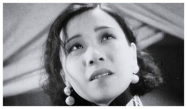 黄杏秀主演的阮玲玉电视剧，讲述她坎坷的一生