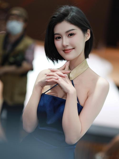 车模吴稀儿写真：性感火辣令人惊艳