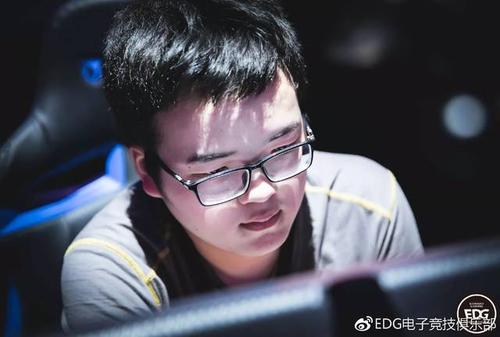 电竞选手EDG奥迪：青训经历与职业生涯全解析