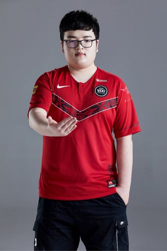 电竞选手EDG奥迪：青训经历与职业生涯全解析
