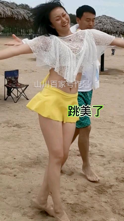 就爱广场舞：燃情夏日，激情广场，一起跳就爱广场舞