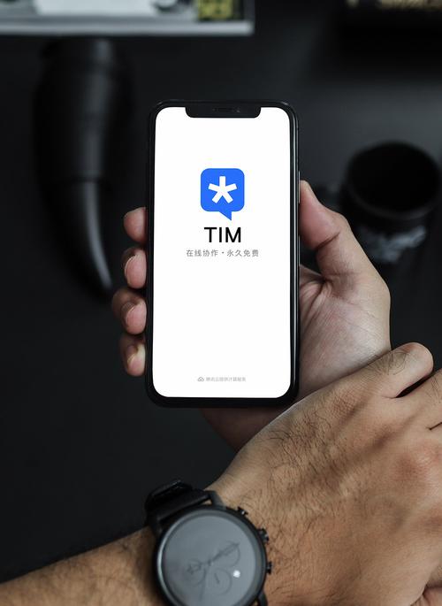 QQ TIM轻聊办公两不误，高效便捷沟通新体验
