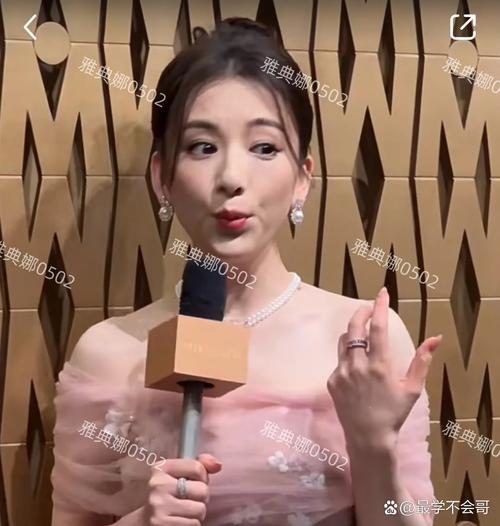 性感雅典娜露底照流出：引发网络热议，网友纷纷评论