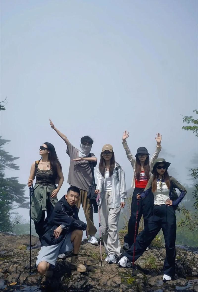 一起爬山吗？结伴同行，感受山间清新空气