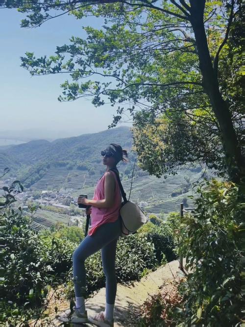 一起爬山吗？结伴同行，感受山间清新空气