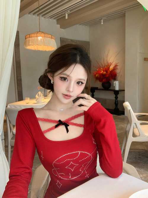 寻找红色紧身衣？这里有各种款式任你挑选