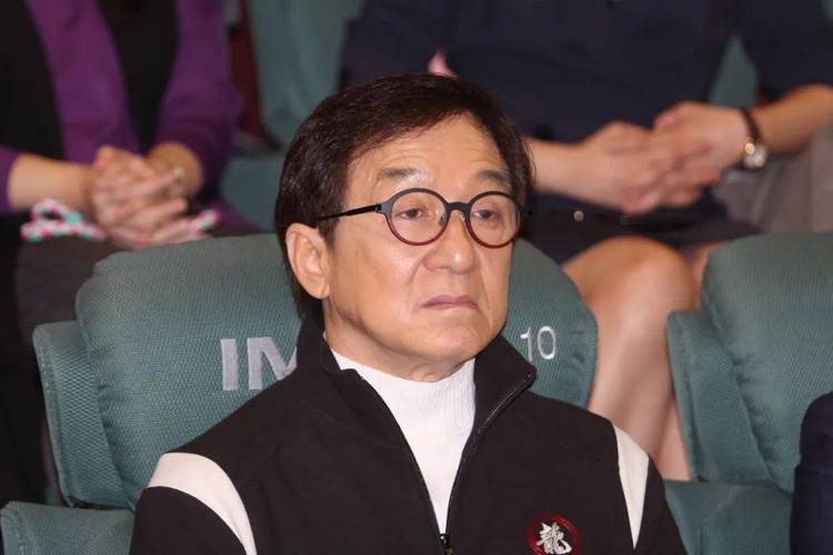成龙悼念斯坦李说了什么？两人深厚友谊令人感动！