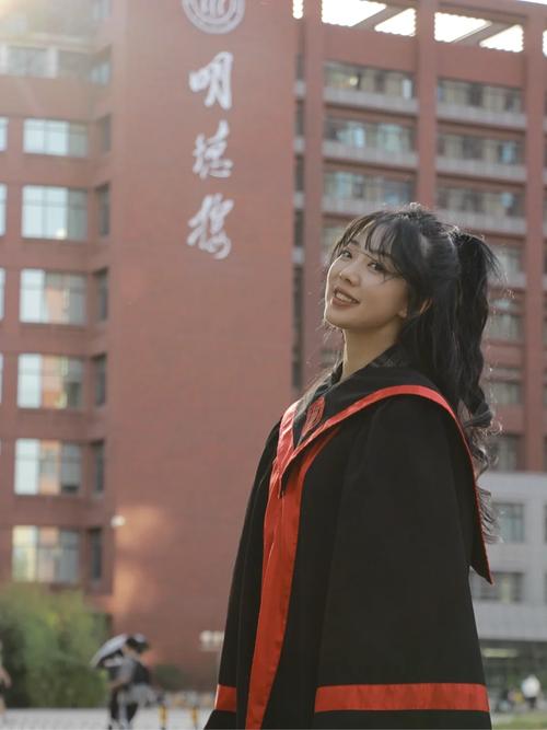 粉丝如何关注人大校花康逸琨？实用方法和建议指导