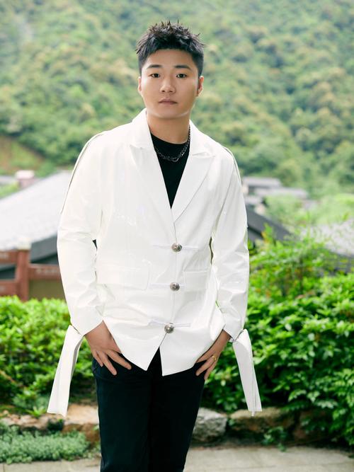 小白长得像他哥哥怎么回事？(详细解析相似性关键点)