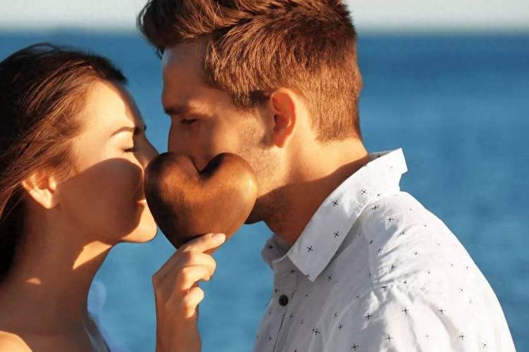 玩kiss kiss选哪款？(热门版本推荐榜)