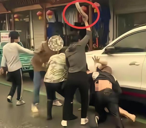 游客拒人妖服务被打后怎么办？(教你正确应对方法)