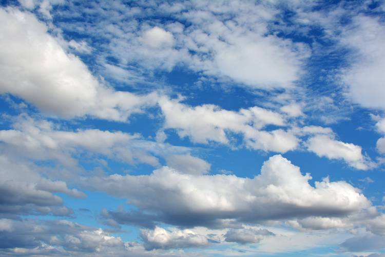 天空中的一朵云有多重为什么不掉?物理原理详细剖析!