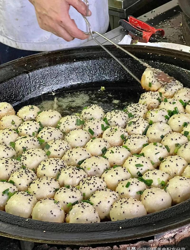 为什么生煎馒头成为地方特产？历史文化背景解读