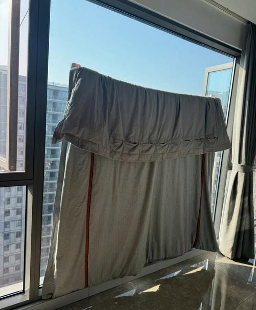 隔着玻璃晒被子有用吗？实验结果揭秘真相太意外！