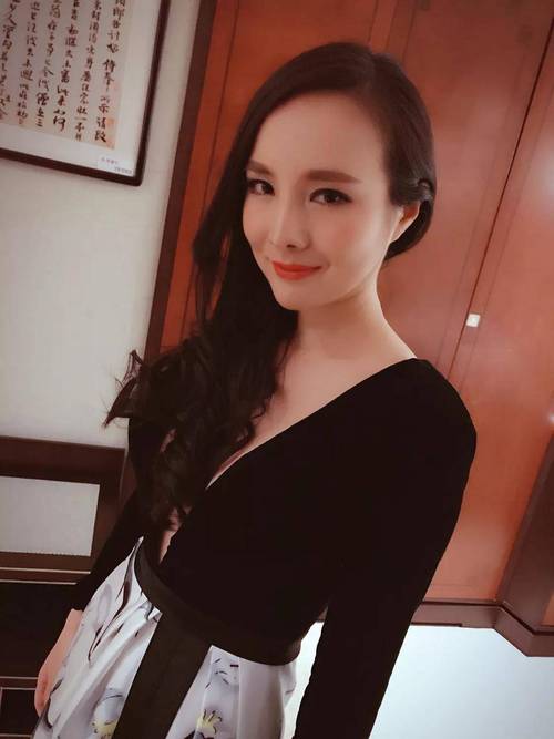 干露露微博还在更新吗？粉丝必看的追踪攻略来了