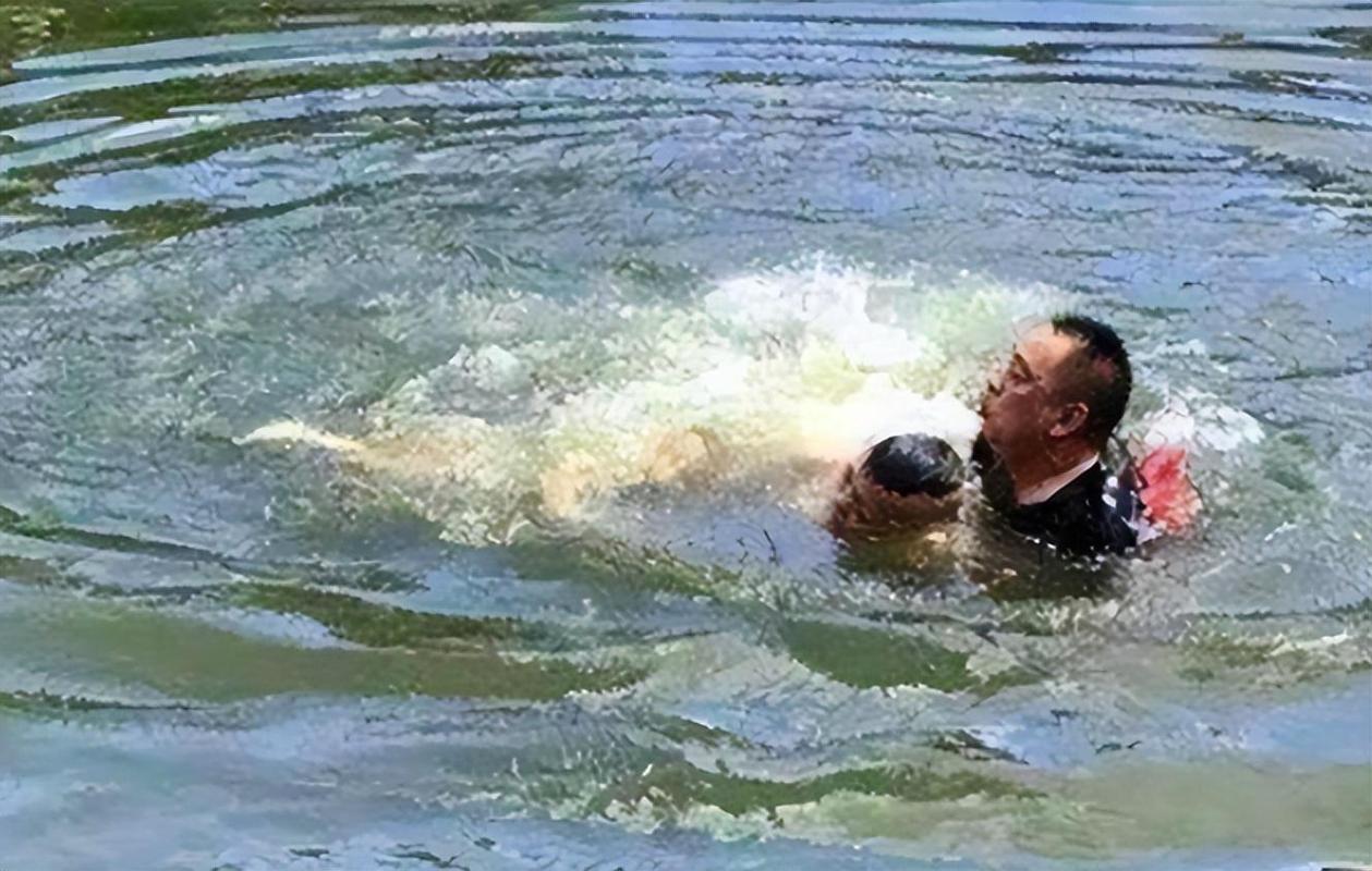 把溺水的人倒过来施救行不行？正确步骤比方法重要！