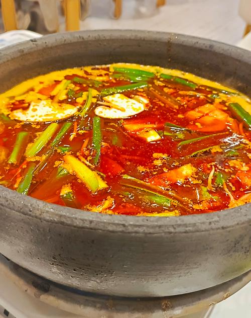 红油锅为什么比清汤锅沸得早(揭秘实用原理教程)