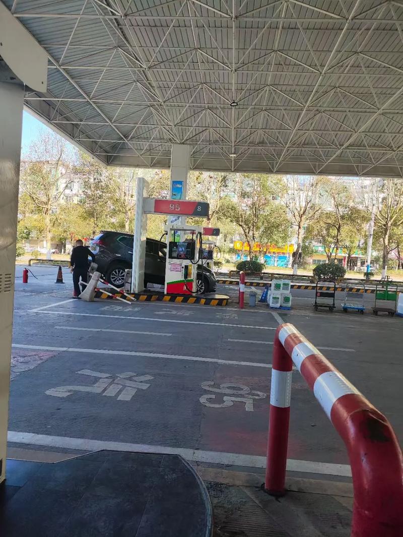 加油站附近能停车过夜吗？这些规定一定要看清！