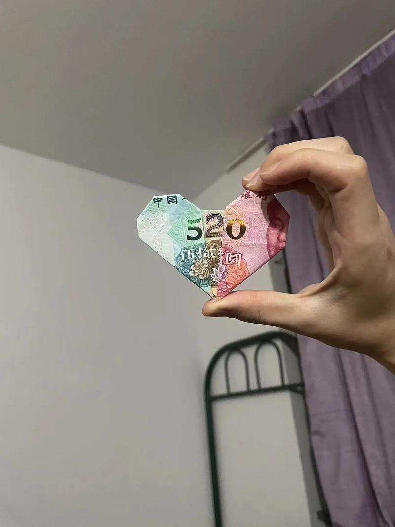 520折纸怎么做？5步轻松完成超有爱礼物