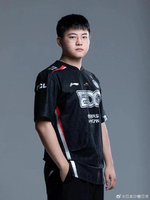 了解uzi是谁？(认识这位游戏大神的背景和成绩)