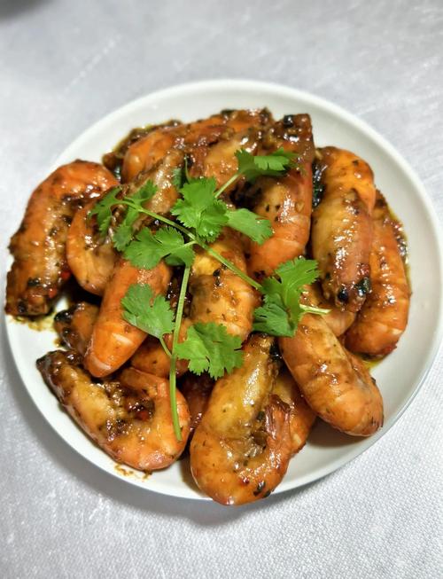 怎么吃湖南口味虾才正宗？(辣椒配啤酒享受技巧)