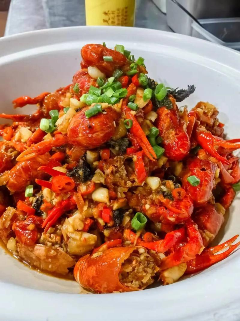 怎么吃湖南口味虾才正宗？(辣椒配啤酒享受技巧)