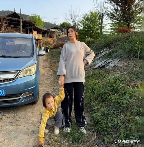 柳岩素颜回老家竟是这样子，私下穿着反差太大惊呆众人