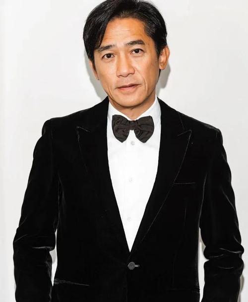 梁朝伟获威尼斯终身成就奖怎么回事？(详细揭秘得奖过程意义)