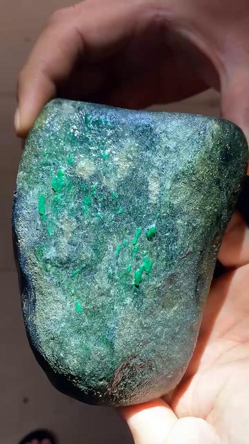 翡翠原石交易吧靠谱吗？3招教你避开假货陷阱